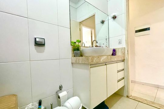 Banheiro Social de casa à venda com 3 quartos, 110m² em Vila Zamataro, Guarulhos