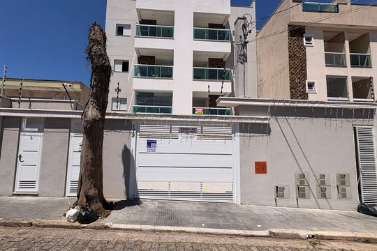Fachada + plaquinha  de apartamento à venda com 2 quartos, 63m² em Vila Humaita, Santo André