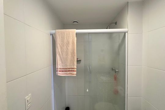 Banheiro quarto 2 de apartamento para alugar com 3 quartos, 229m² em Recreio dos Bandeirantes, Rio de Janeiro