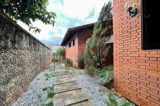 Jardim de casa à venda com 6 quartos, 550m² em São Luiz, Belo Horizonte