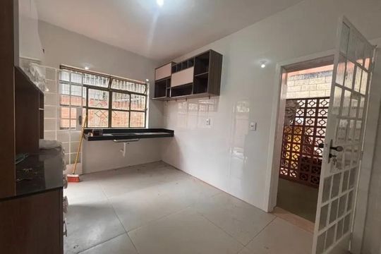 Casa para alugar com 4 quartos, 230m² em Planalto, Belo Horizonte