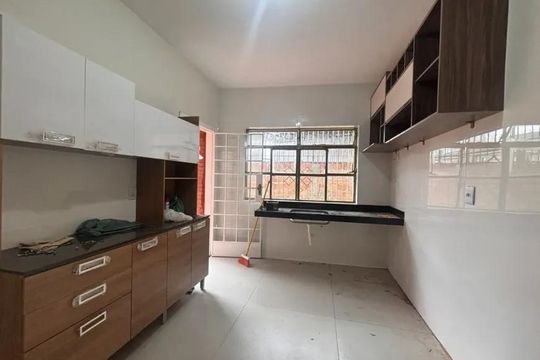 Casa para alugar com 4 quartos, 230m² em Planalto, Belo Horizonte
