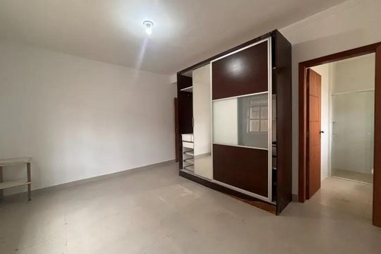 Casa para alugar com 4 quartos, 230m² em Planalto, Belo Horizonte