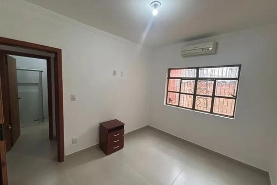 Casa para alugar com 4 quartos, 230m² em Planalto, Belo Horizonte