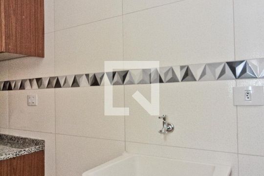 Área de serviço de apartamento para alugar com 2 quartos, 65m² em Vila Mangalot, São Paulo