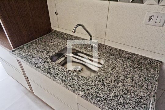 Cozinha de apartamento para alugar com 2 quartos, 65m² em Vila Mangalot, São Paulo