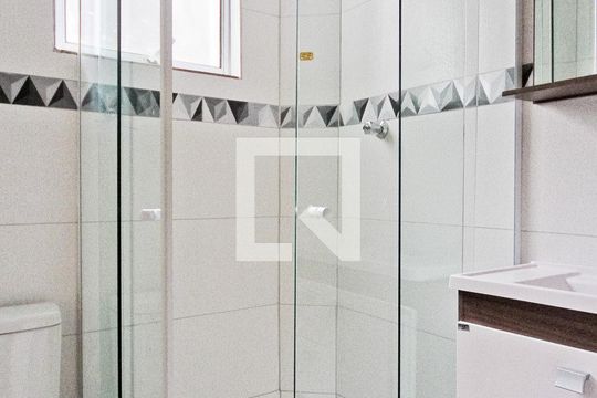 Banheiro de apartamento para alugar com 2 quartos, 65m² em Vila Mangalot, São Paulo