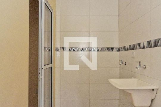 Área de serviço de apartamento para alugar com 2 quartos, 63m² em Vila Mangalot, São Paulo