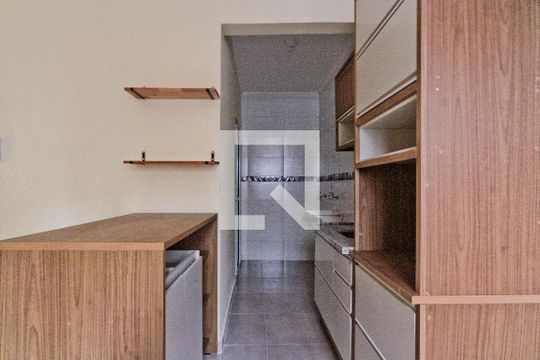Cozinha de apartamento para alugar com 2 quartos, 63m² em Vila Mangalot, São Paulo
