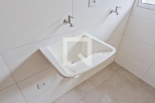 Área de serviço de apartamento para alugar com 2 quartos, 65m² em Vila Mangalot, São Paulo