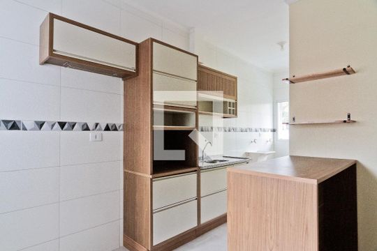 Cozinha de apartamento para alugar com 2 quartos, 65m² em Vila Mangalot, São Paulo