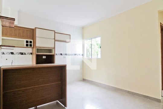 Sala de apartamento para alugar com 2 quartos, 64m² em Vila Mangalot, São Paulo