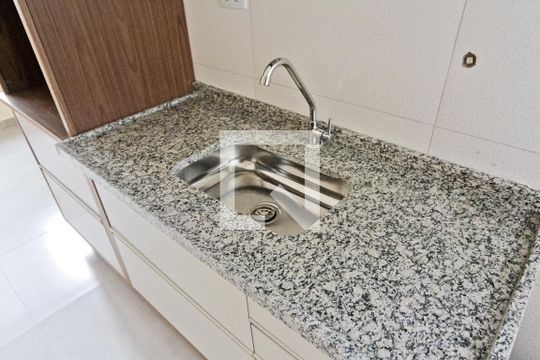 Apartamento para alugar com 2 quartos, 65m² em Vila Mangalot, São Paulo