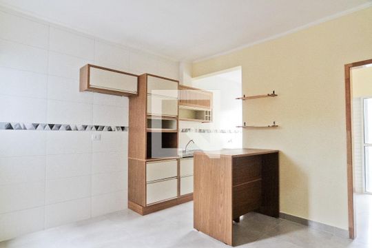 Sala de apartamento para alugar com 2 quartos, 64m² em Vila Mangalot, São Paulo