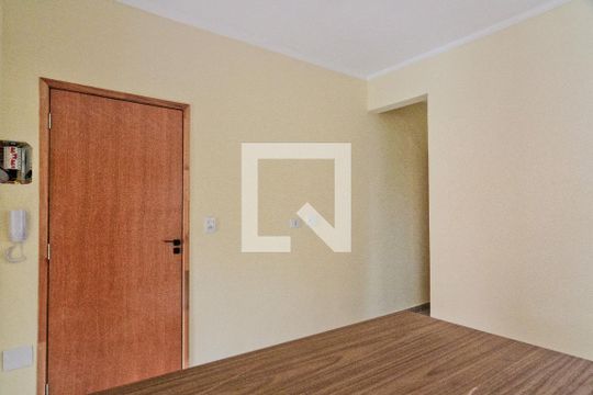 Sala de apartamento para alugar com 2 quartos, 64m² em Vila Mangalot, São Paulo