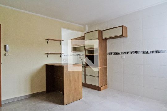 Sala/cozinha de apartamento para alugar com 2 quartos, 65m² em Vila Mangalot, São Paulo