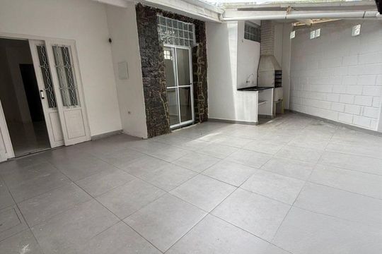 Casa à venda com 3 quartos, 131m² em Vila Cordeiro, São Paulo