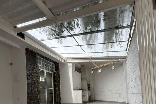 Casa à venda com 3 quartos, 131m² em Vila Cordeiro, São Paulo