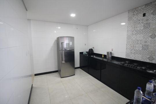 Cozinha de casa à venda com 3 quartos, 180m² em Lindéia, Contagem