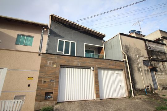 Fachada de casa à venda com 3 quartos, 180m² em Lindéia, Contagem