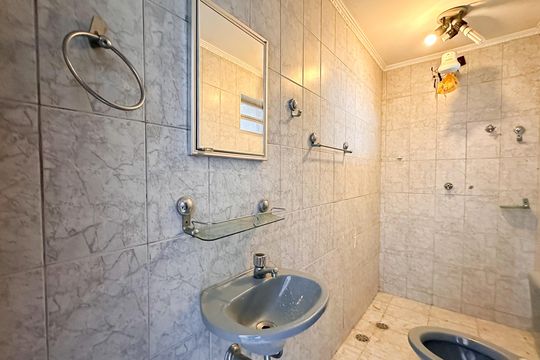 Banheiro de serviço de casa à venda com 3 quartos, 216m² em Nova Petrópolis, São Bernardo do Campo