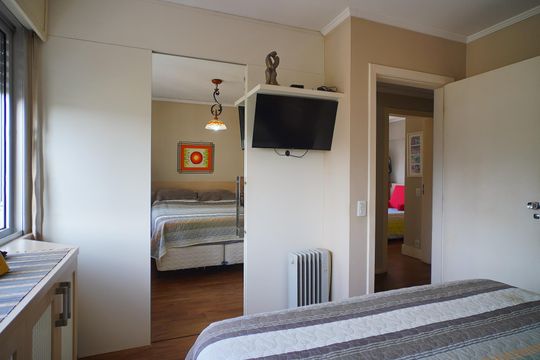 Quarto Suíte de apartamento à venda com 2 quartos, 219m² em Cristo Redentor, Porto Alegre