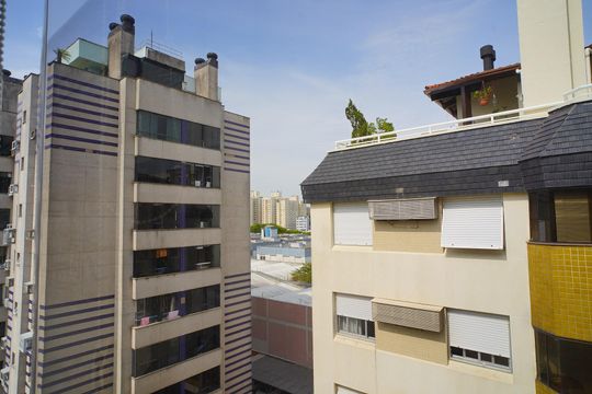 Sala-vista  de apartamento à venda com 2 quartos, 219m² em Cristo Redentor, Porto Alegre