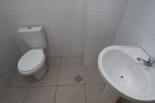 Banheiro de apartamento à venda com 2 quartos, 50m² em Olaria, Canoas