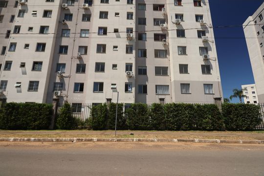Fachada da rua de apartamento à venda com 2 quartos, 47m² em Mato Grande, Canoas