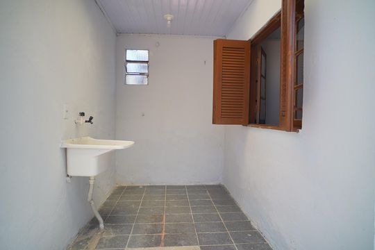 Casa para alugar com 1 quarto, 47m² em Rubem Berta, Porto Alegre