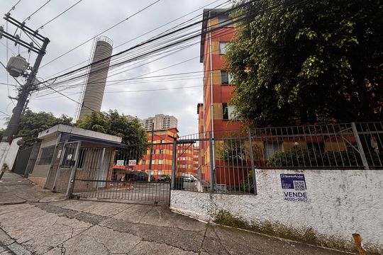 Fachada com placa de apartamento à venda com 2 quartos, 46m² em Conceicao, Osasco