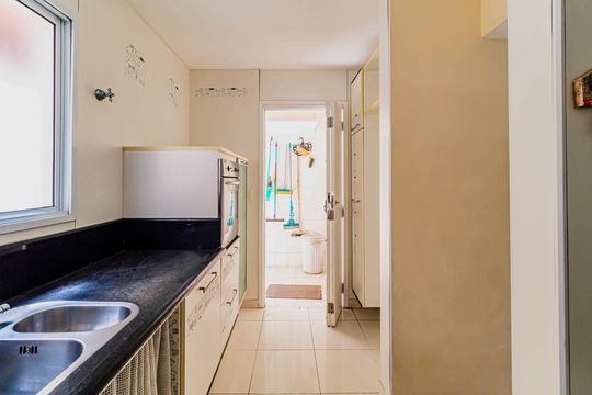 Cozinha de casa de condomínio à venda com 3 quartos, 131m² em Vila Polopoli, São Paulo