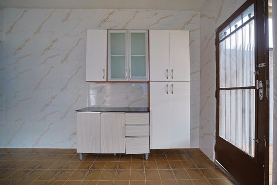 Cozinha de casa para alugar com 2 quartos, 70m² em Jardim Verônia, São Paulo