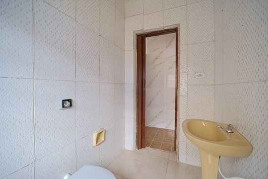 Banheiro de casa para alugar com 2 quartos, 70m² em Jardim Verônia, São Paulo