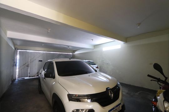 Garagem de casa à venda com 4 quartos, 200m² em Parque Luis Mucciolo, São Paulo