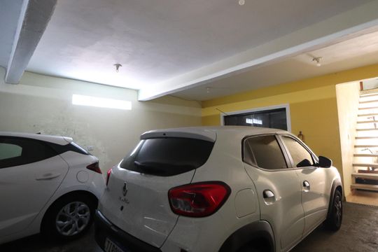 Garagem de casa à venda com 4 quartos, 200m² em Parque Luis Mucciolo, São Paulo