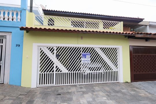 Fachada de casa à venda com 3 quartos, 187m² em Quitaúna, Osasco
