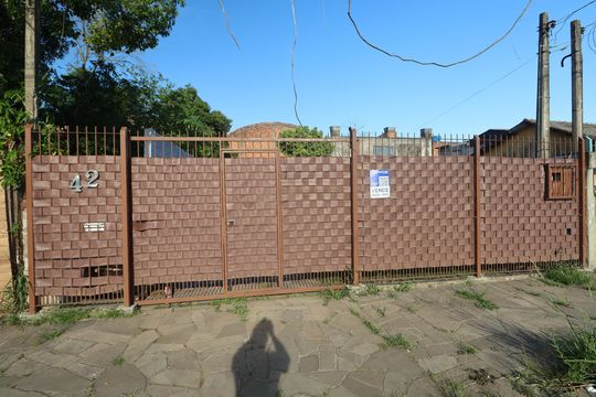 Fachada de casa para alugar com 3 quartos, 100m² em  Rio Branco, Canoas