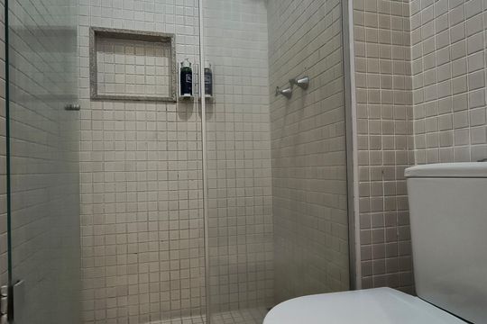 Banheiro Social de apartamento à venda com 1 quarto, 50m² em Jacarepaguá, Rio de Janeiro