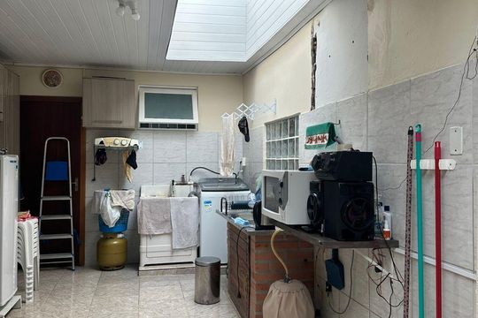 Área de serviço de casa à venda com 3 quartos, 140m² em São José, Canoas