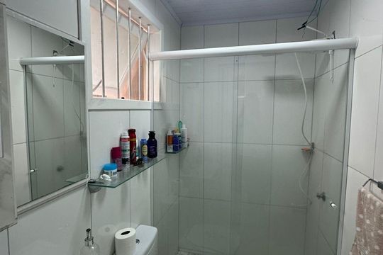 Banheiro de casa à venda com 3 quartos, 140m² em São José, Canoas