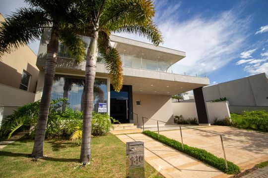 Fachada de casa de condomínio para alugar com 5 quartos, 470m² em Vossoroca, Votorantim