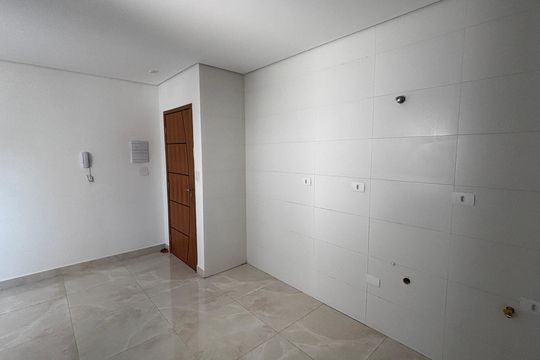 Cozinha de apartamento para alugar com 2 quartos, 49m² em Vila Eldizia, Santo André