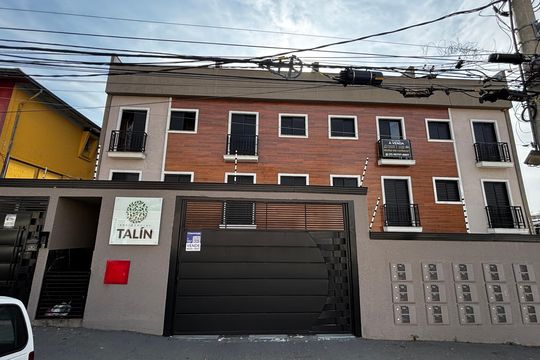Fachada de apartamento para alugar com 2 quartos, 49m² em Vila Eldizia, Santo André
