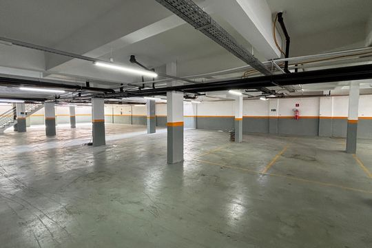 Garagem de apartamento para alugar com 2 quartos, 49m² em Vila Eldizia, Santo André