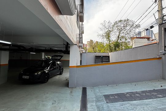 Garagem de apartamento para alugar com 2 quartos, 48m² em Vila Eldizia, Santo André