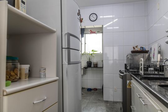 Cozinha de apartamento à venda com 3 quartos, 90m² em Calafate, Belo Horizonte