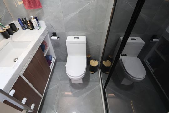 Banheiro de apartamento à venda com 2 quartos, 54m² em Fátima, Canoas