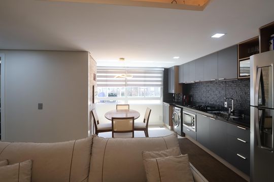 Sala/Cozinha de apartamento à venda com 2 quartos, 54m² em Fátima, Canoas