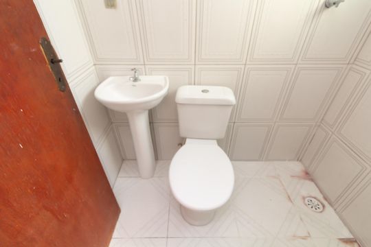 Banheiro de casa à venda com 2 quartos, 42m² em Parada Xv de Novembro, São Paulo